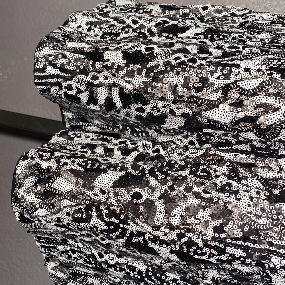 BEBE - NWT - shorts romper: sequin black & white sleeveless w lining, zip - 12 - Picture 10 of 16